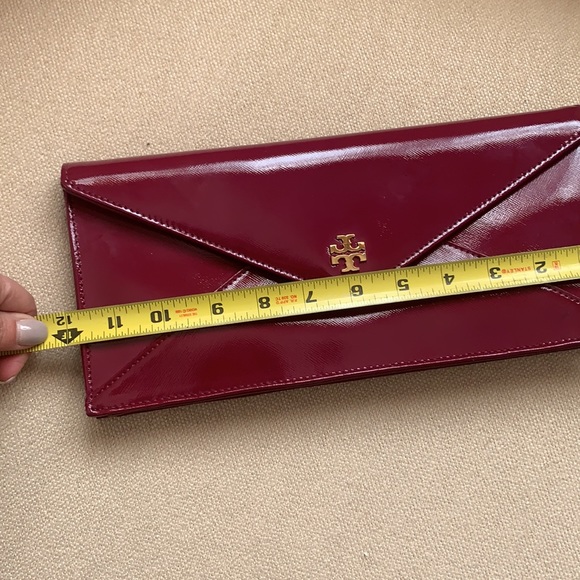 TORY BURCH PATENT CLUTCH! - Picture 8 of 12